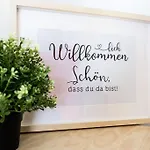 Helles Stadtloft Fuer 3 I Terrasse I 5 Min Zur Innenstadt I Barrierearm I Terrasse I 1 Schlafzimmer
