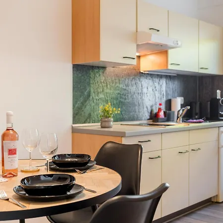 Helles Stadtloft Für 3 I Terrasse I 5 Min Zur Innenstadt I Barrierearm I Terrasse I 1 Schlafzimmer *